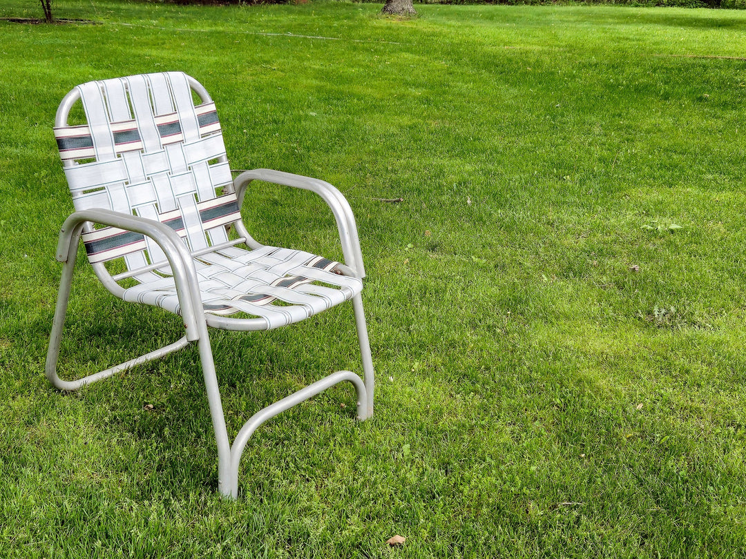 webbed Lawn chair vintage retro
