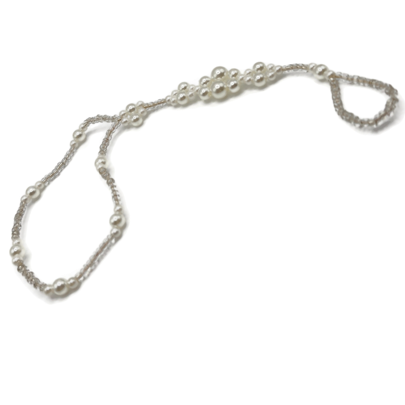 Imitation pearl anklet that connects to your toe. Can also be worn as a wristlet.