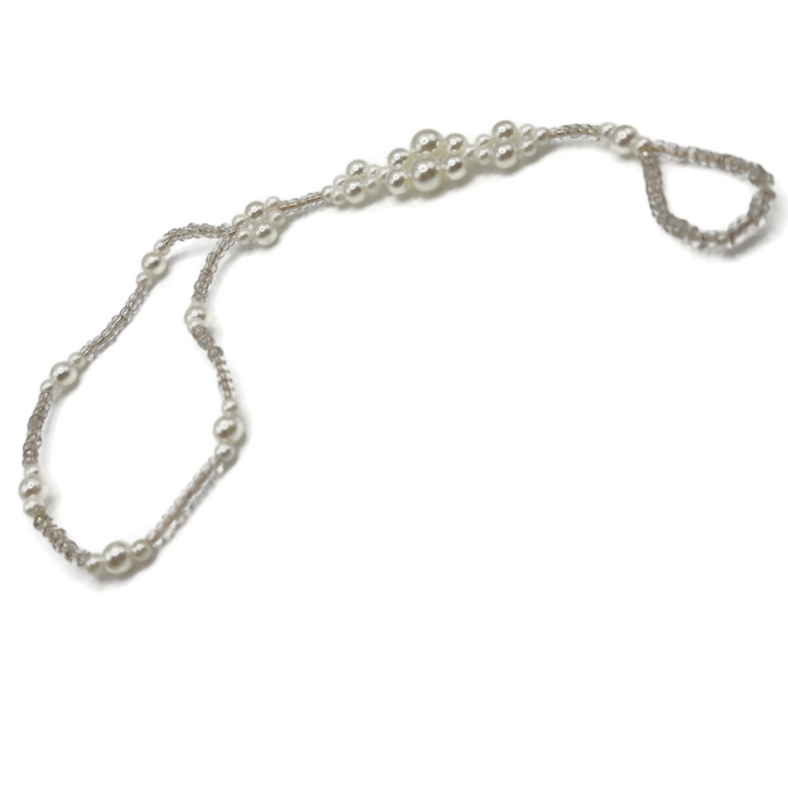 Imitation pearl anklet that connects to your toe. Can also be worn as a wristlet.